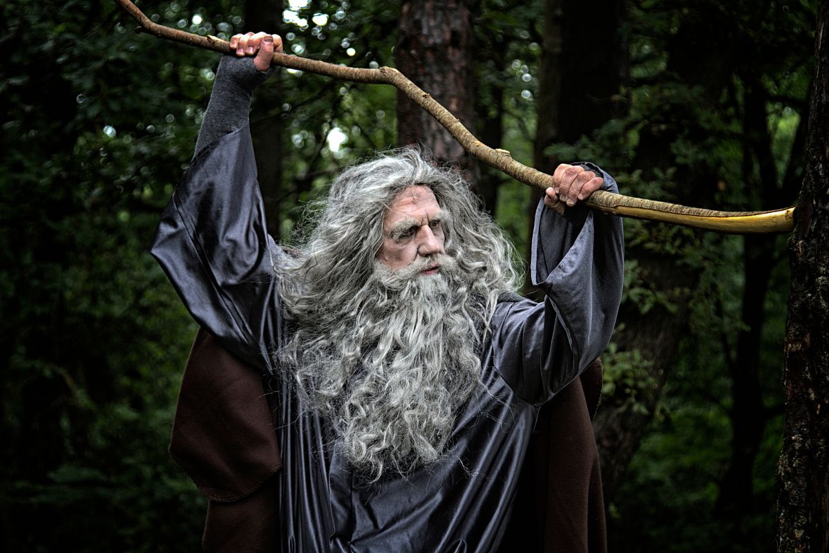 How Do We Know Gandalf’s Physical Form Dies?